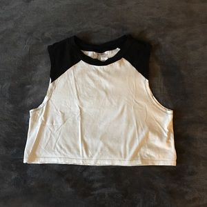 LIKE NEW H&M black and white crop top